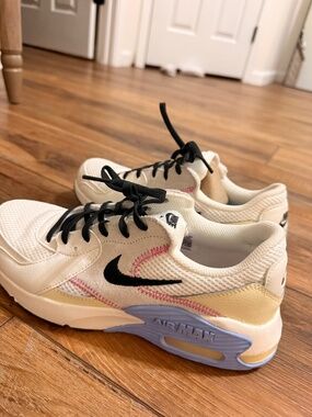 Nike Air Force Women’s 8.5 Sneakers